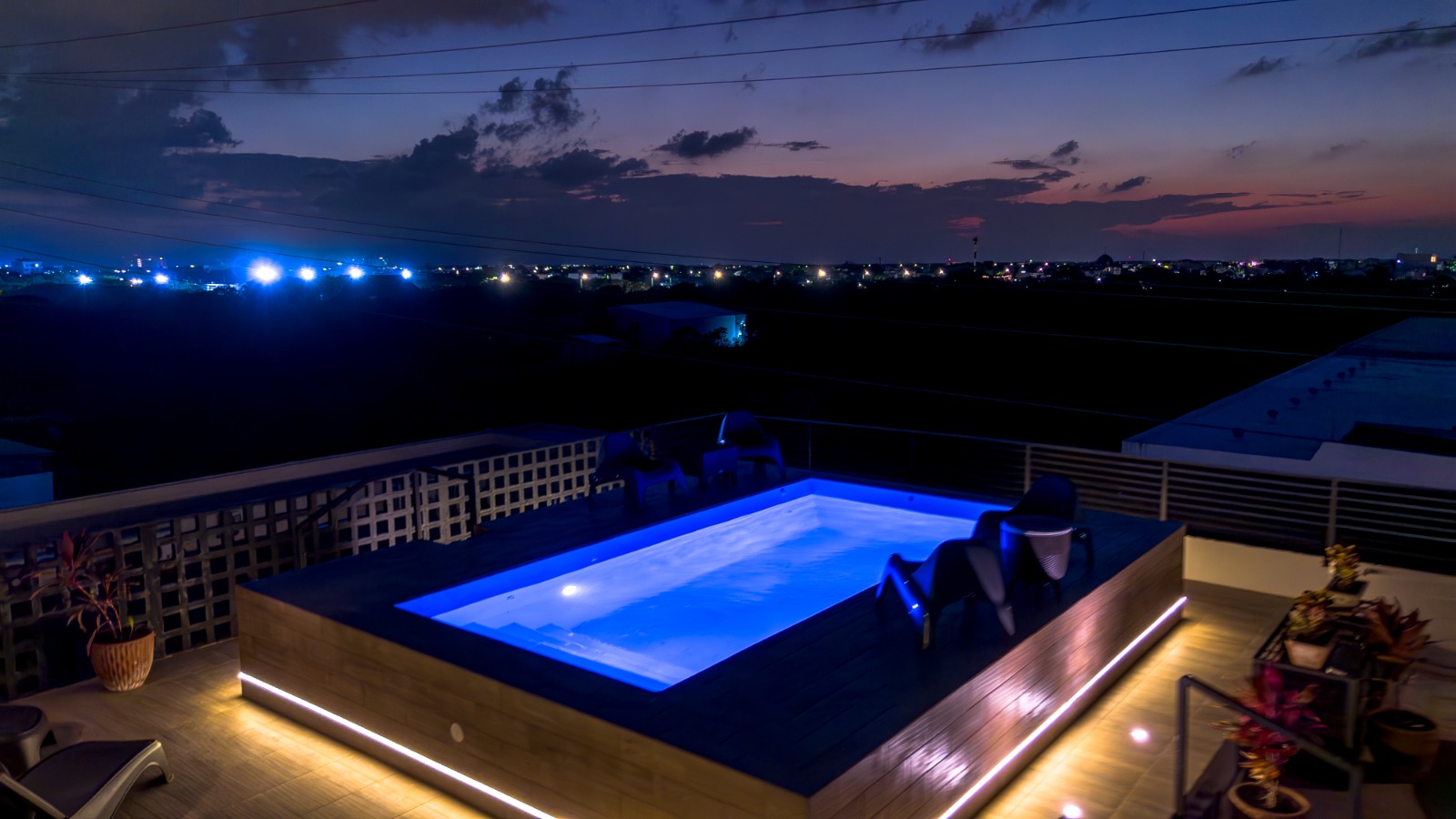 Pool & Rooftop 2