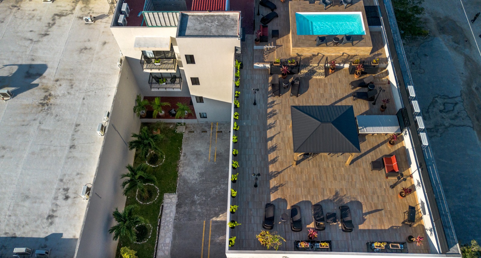 Pool & Rooftop 3