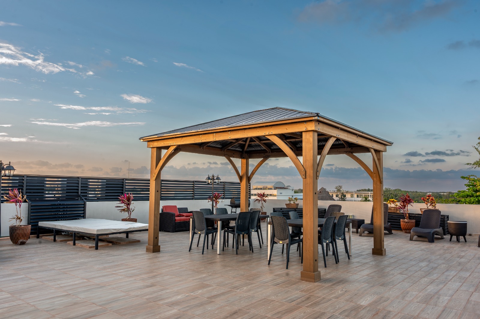 Pool & Rooftop 9